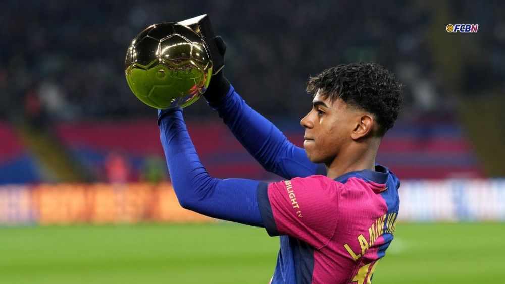 Lamine Yamal celebrating the Golden Boy 2024
