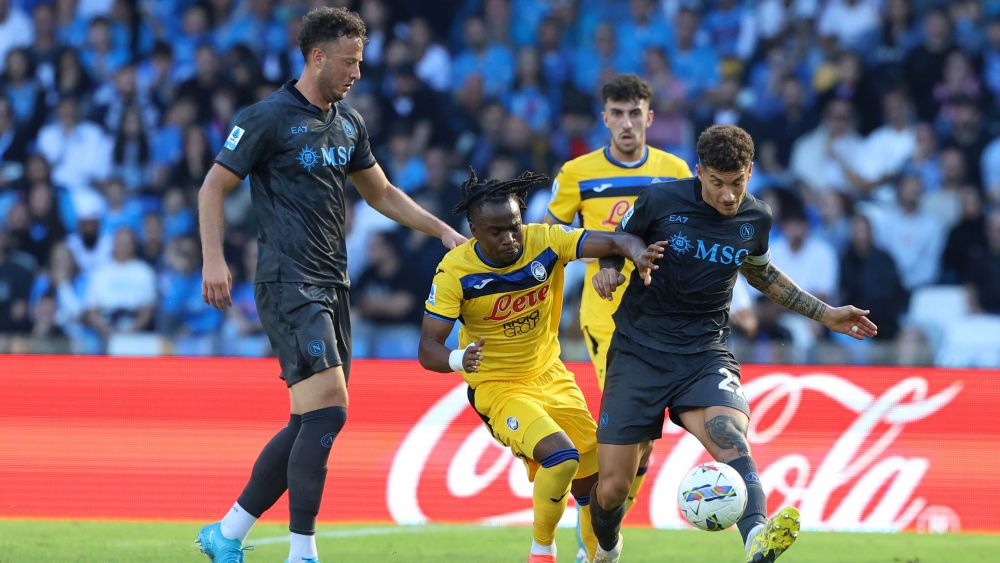 Ademola Lookman en un partido ante el Nápoles