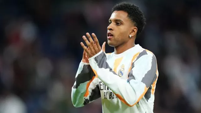 Rodrygo Goes en el duelo entre el Real Madrid y el Rayo Vallecano en LaLiga EA Sports 2024 25