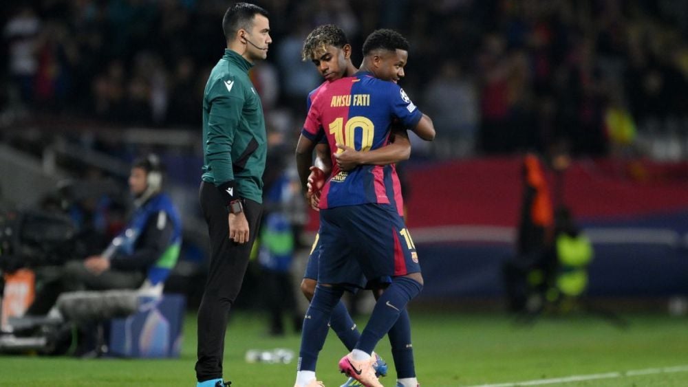 Lamine Yamal and Ansu Fati in the match between FC Barcelona and Borussia Dortmund in the UEFA Champions League