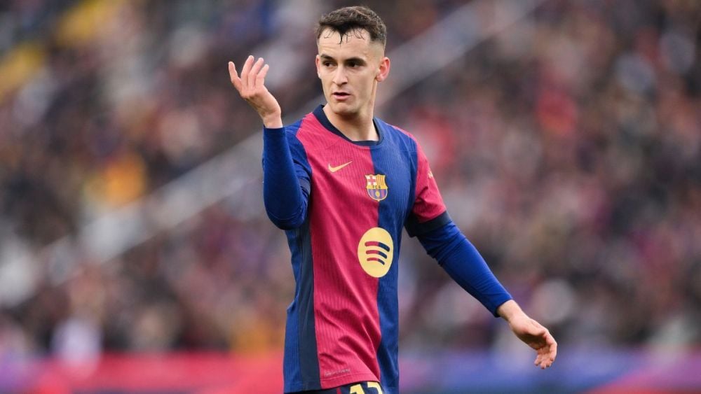 Marc Casadó in a match with Barcelona in LaLiga EA Sports against Real Sociedad
