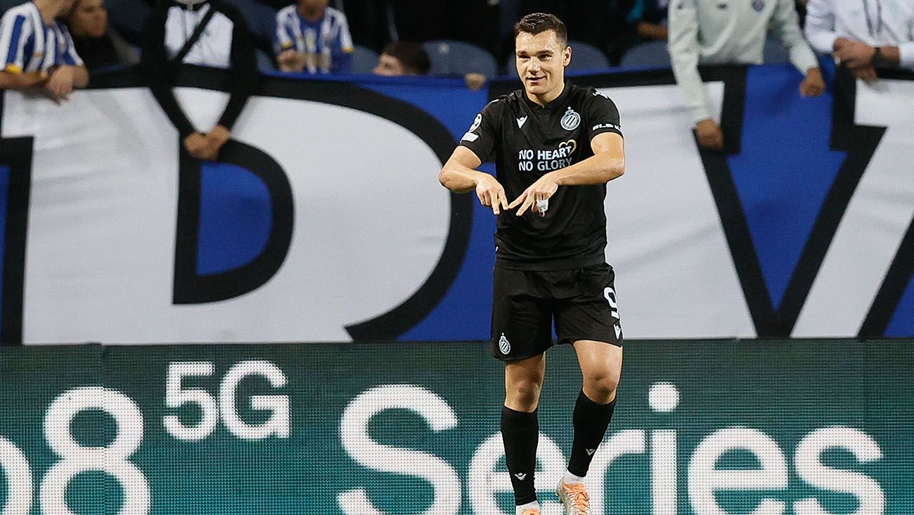 Ferran Jutglà celebrates his goal against Porto (0-4)