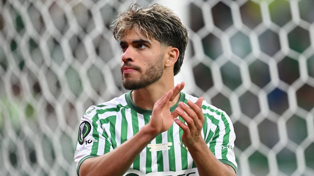 Ez Abde en el duelo entre el Real Betis y el Chelsea en la UEFA Conference League