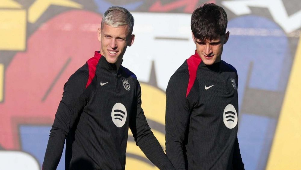 Dani Olmo y Pau Víctor, en un entrenamiento con el Barça