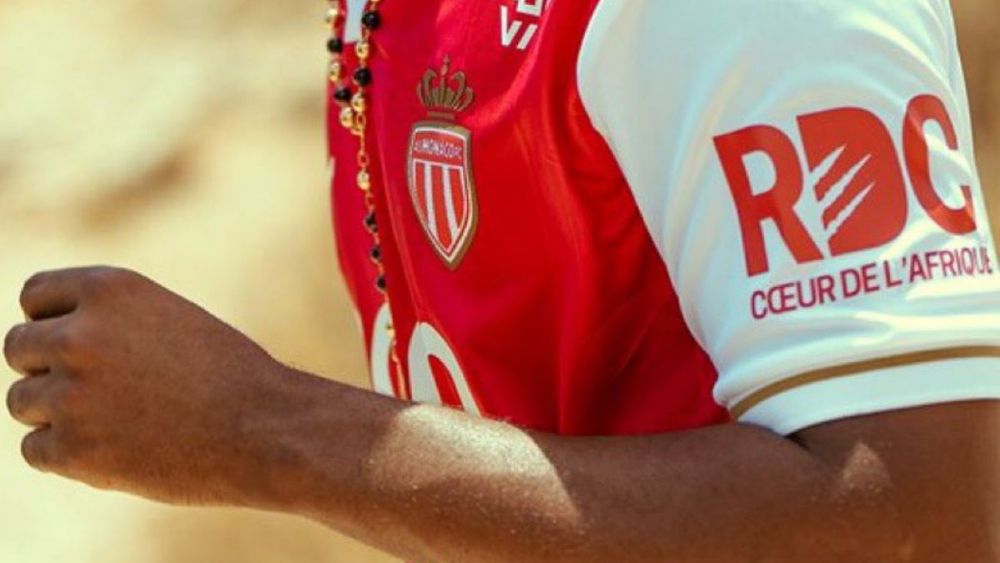 This is how the logo 'DRC, cœur de l’Afrique' looks on the AS Mónaco 2025 26 shirt This is how the logo 'DRC, cœur de l’Afrique' looks on the AS Mónaco 2025 26 shirt