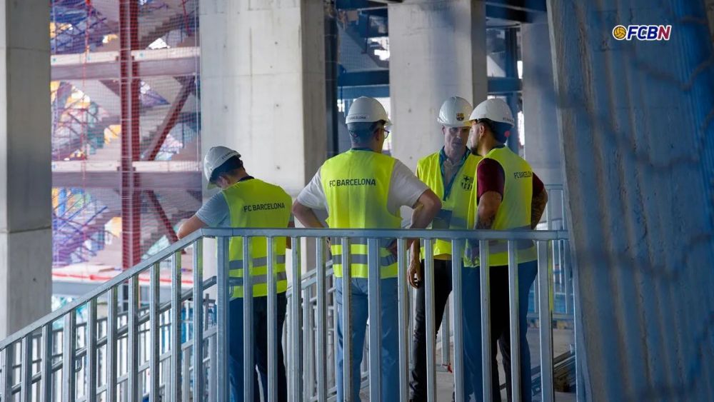 Inspección de las obras en el Spotify Camp Nou