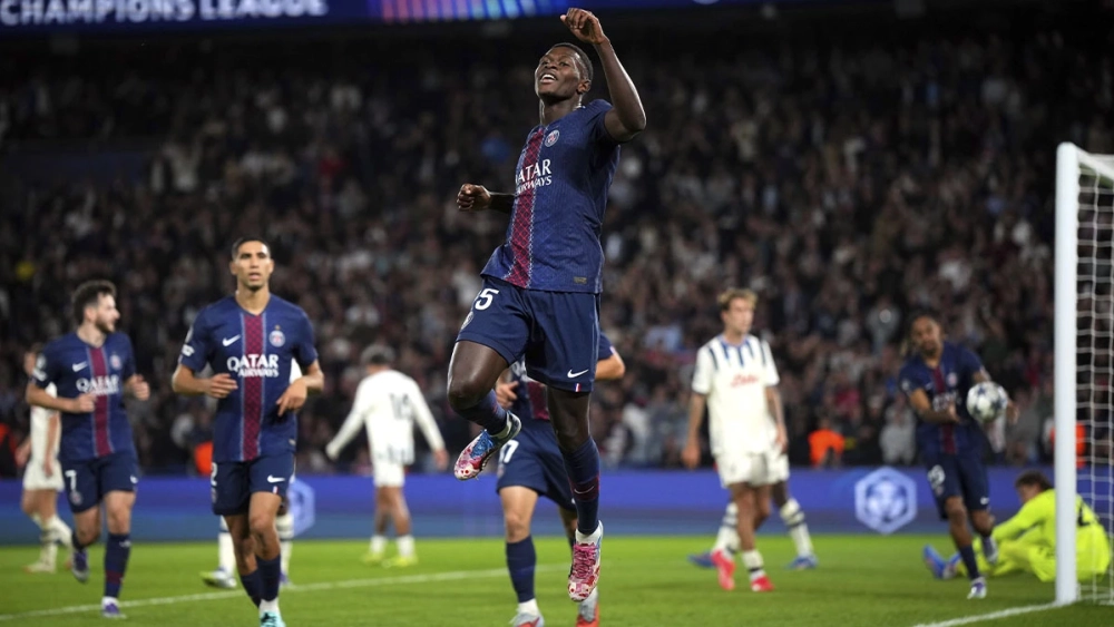 Nuno Mendes celebrating a goal in PSG-Atalanta (4-0)