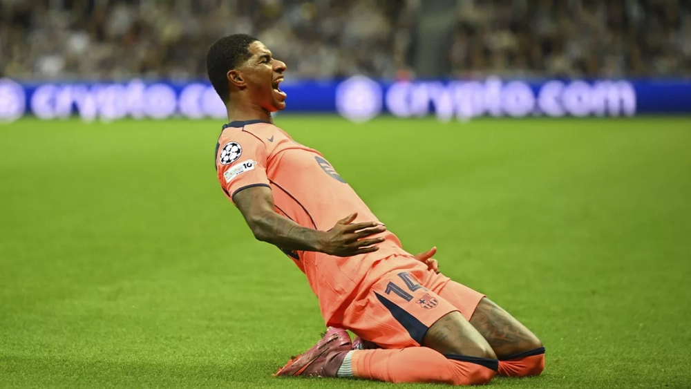 Marcus Rashford celebrating a goal in Newcastle-Barça (1-2)