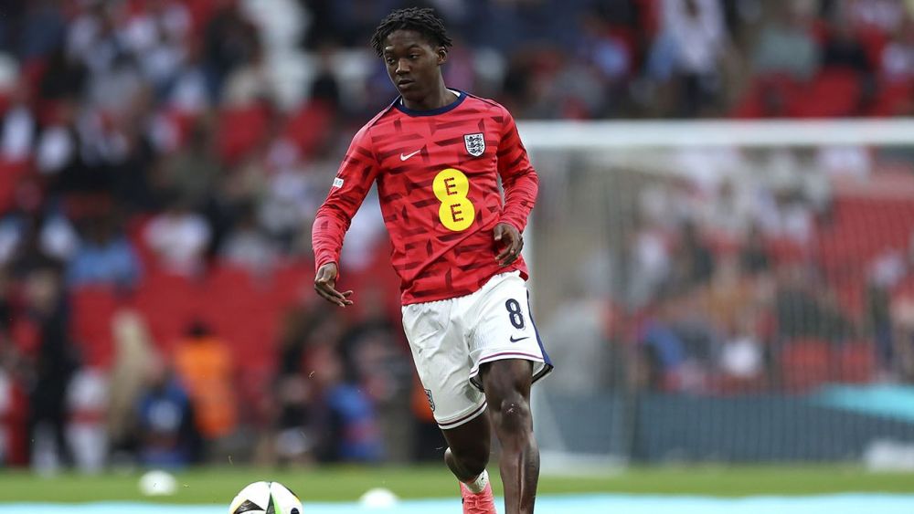 Kobbie Mainoo in a warm-up with England