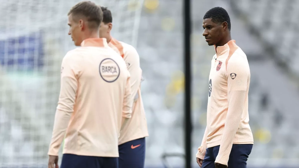 Dani Olmo and Marcus Rashford in a Barça training session
