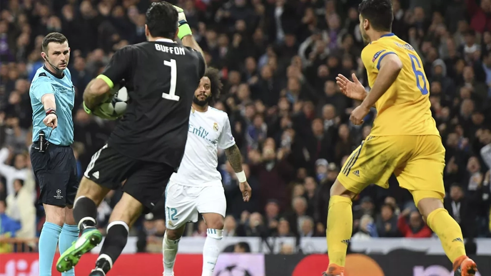 Michael Oliver awarded a penalty in favor of Real Madrid against Juventus in 2018