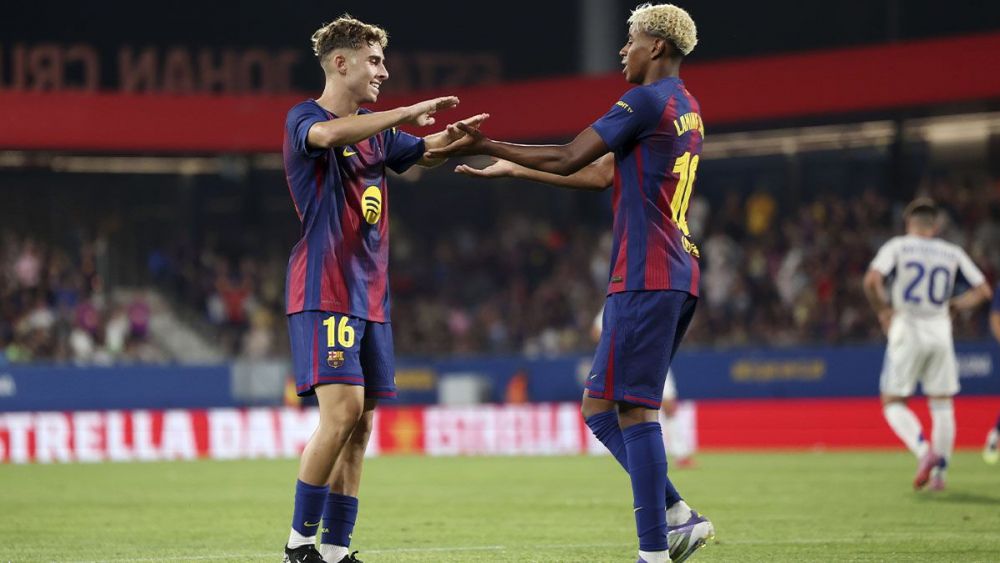 Fermín López y Lamine Yamal festejando un gol en el Trofeo Joan Gamper 2025