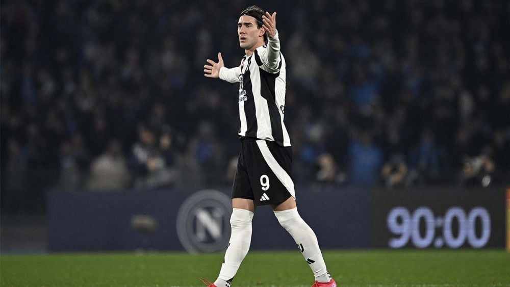 Dusan Vlahovic in a match with Juventus