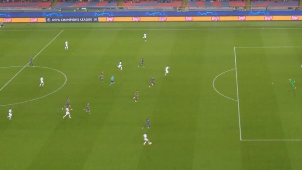 Hakimi's assist to Gonçalo Ramos in the Barça-PSG (1-2) match