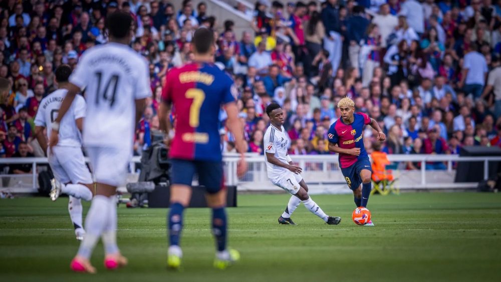 Lamine Yamal vs Real Madrid in the LaLiga Clásico 24/25