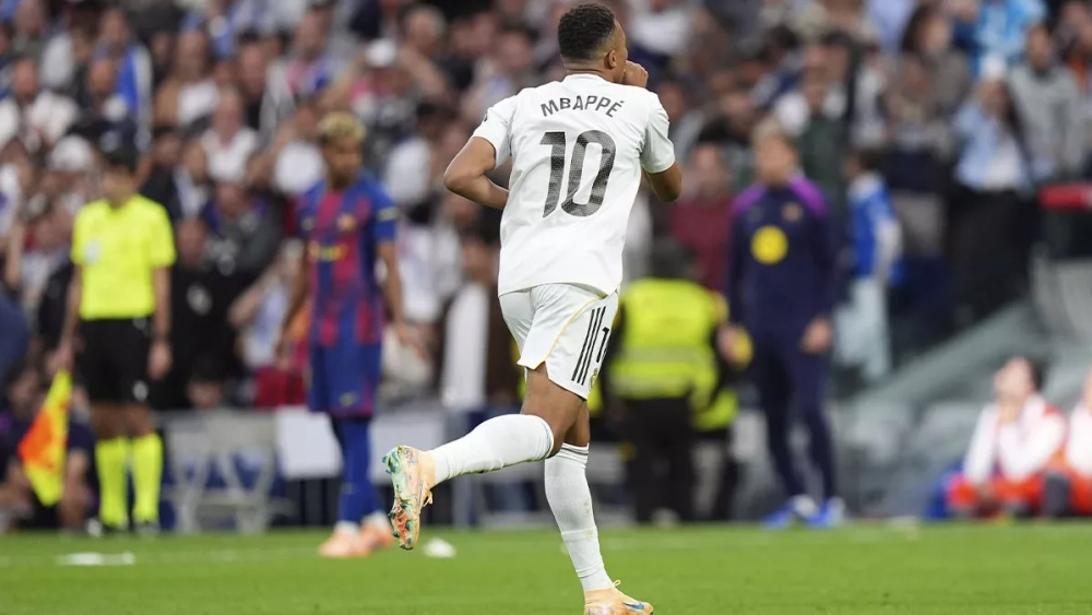 Kylian Mbappé celebrating his goal against Barça Kylian Mbappé celebrating his goal against Barça