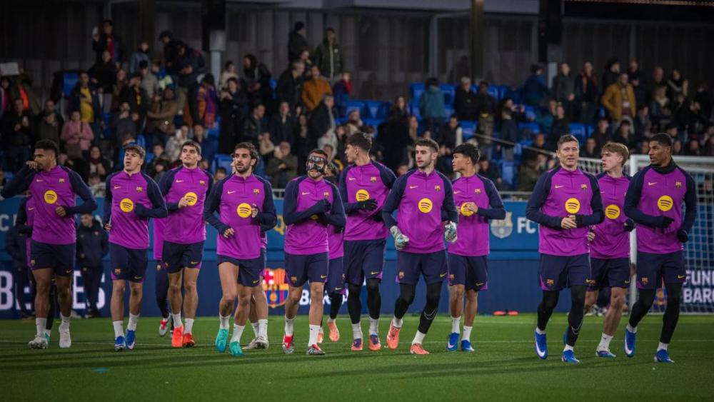 Pedri and Araujo train at full intensity; Olmo does part of the group work Pedri and Araujo train at full intensity; Olmo does part of the group work