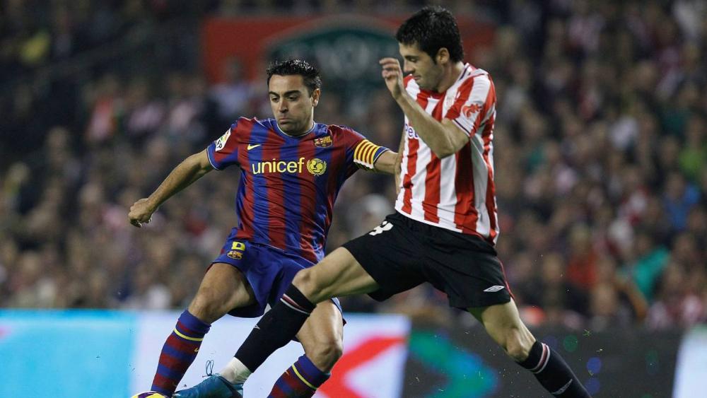 Xavi Hernández in a match against Athletic in 2009